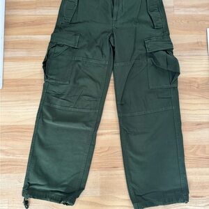 Aritzia Women's Cargo Pants in Dark Green